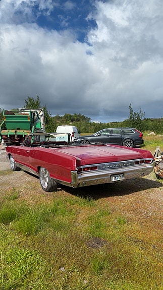 Pontiac Bonneville 2 of 7