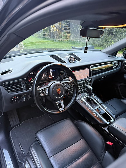 Porsche Macan S 6 of 8