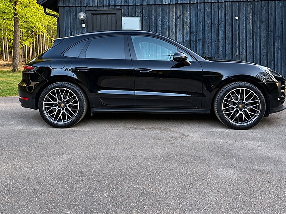 Porsche Macan S 4 of 8