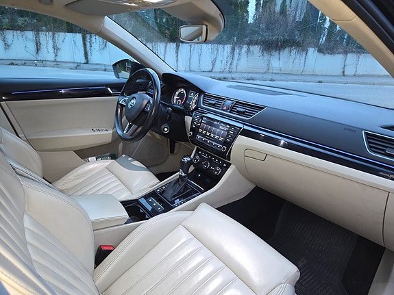 Skoda Superb 8 of 11