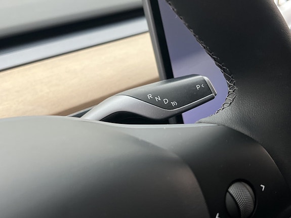 Tesla Model Y 20 of 30