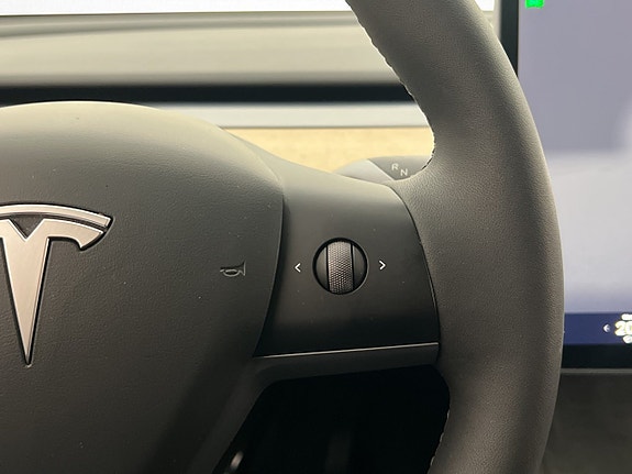 Tesla Model Y 19 of 30