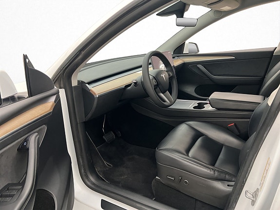 Tesla Model Y 12 of 30