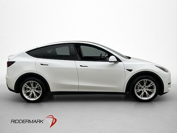 Tesla Model Y 10 of 30