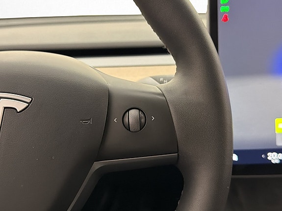 Tesla Model Y 19 of 30