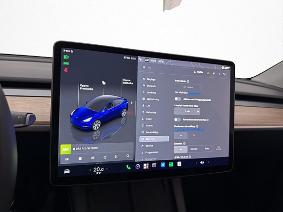 Tesla Model Y 25 of 30