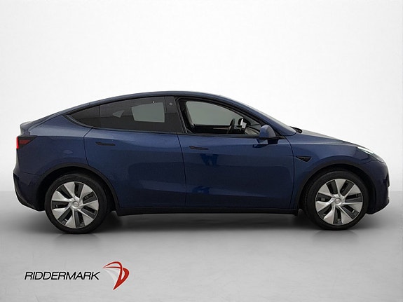 Tesla Model Y 10 of 30