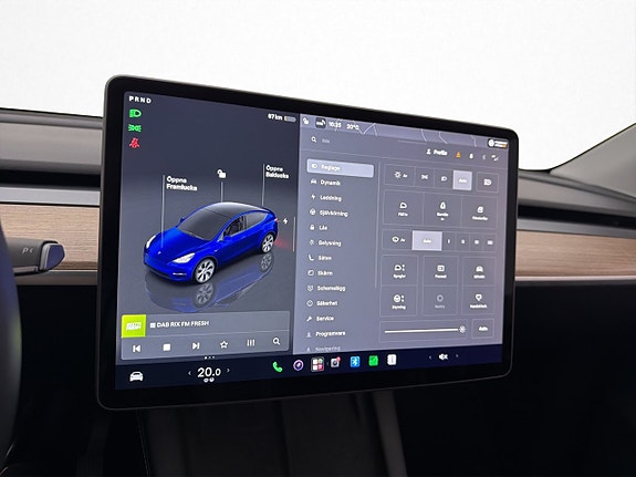 Tesla Model Y 22 of 30