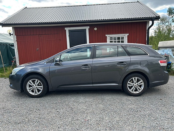 Toyota Avensis 3 of 4