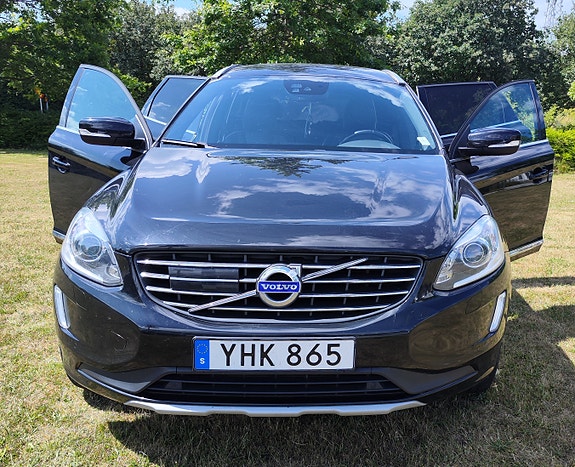 Volvo XC60 2 of 5