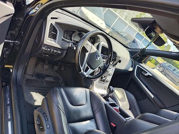 Volvo XC60 3 of 5
