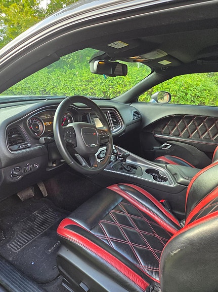 Dodge Challenger 7 of 8