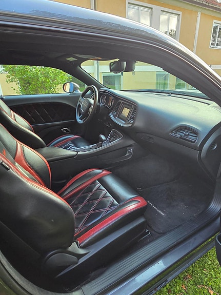 Dodge Challenger 6 of 8