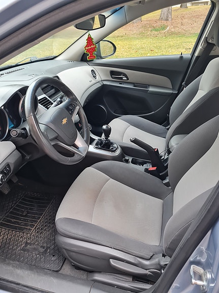 Chevrolet Cruze 12 of 16