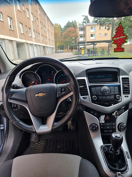 Chevrolet Cruze 14 of 16