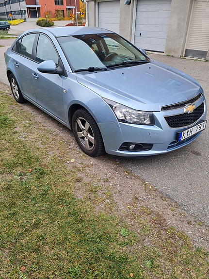 Chevrolet Cruze 8 of 16