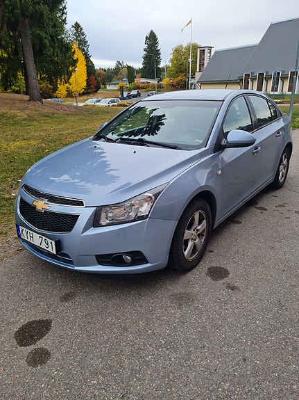 Chevrolet Cruze 2 of 16