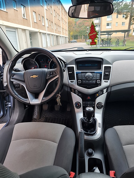 Chevrolet Cruze 13 of 16