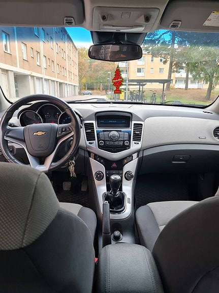 Chevrolet Cruze 15 of 16