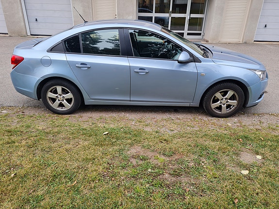 Chevrolet Cruze 7 of 16
