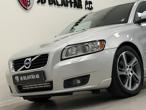Volvo V50 2 of 22