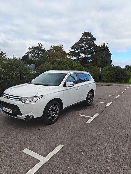 Mitsubishi Outlander 2 of 12