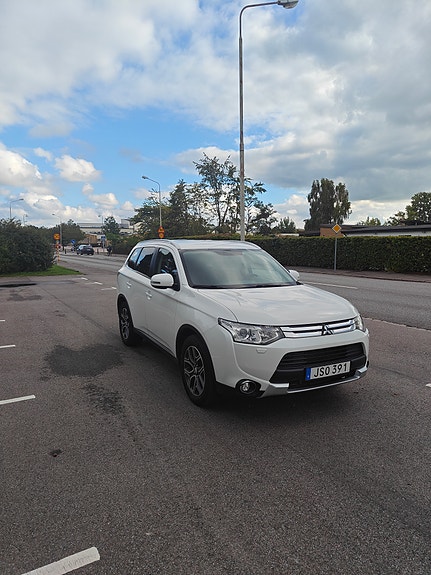 Mitsubishi Outlander 3 of 12