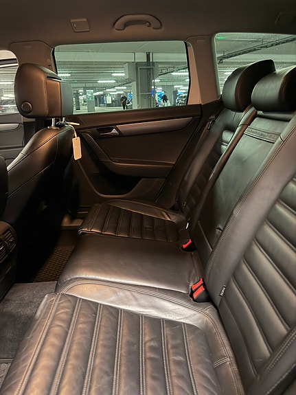 Volkswagen Passat 8 of 14