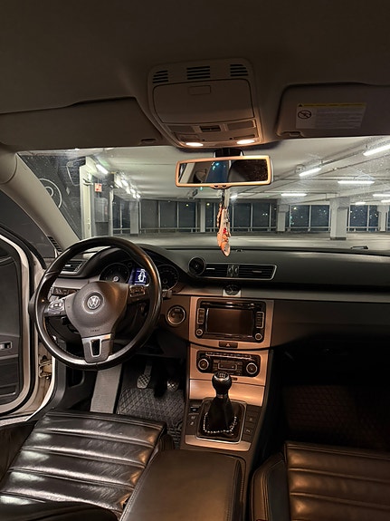 Volkswagen Passat 6 of 14