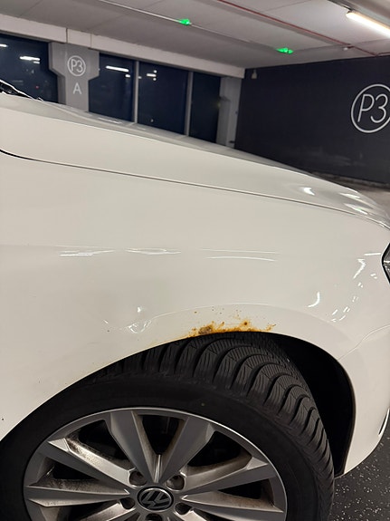 Volkswagen Passat 9 of 14