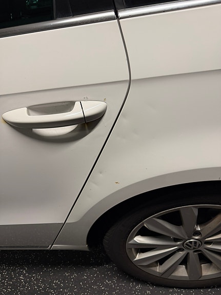 Volkswagen Passat 10 of 14