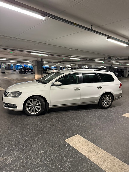 Volkswagen Passat 2 of 14
