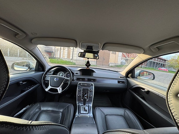 Volvo V70 10 of 13