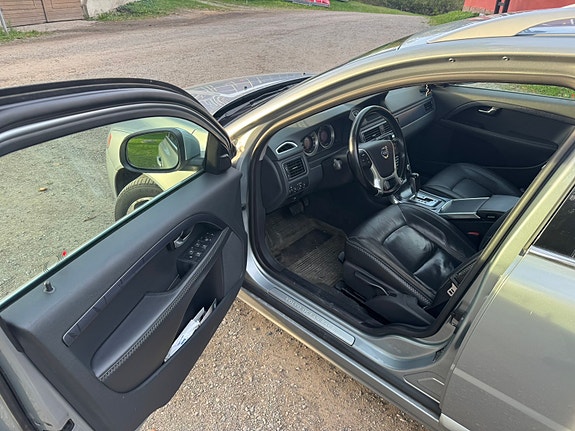 Volvo V70 11 of 13