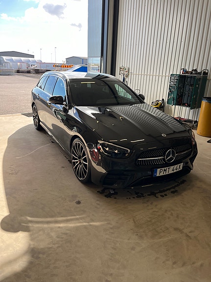 Mercedes-Benz E220 5 of 7