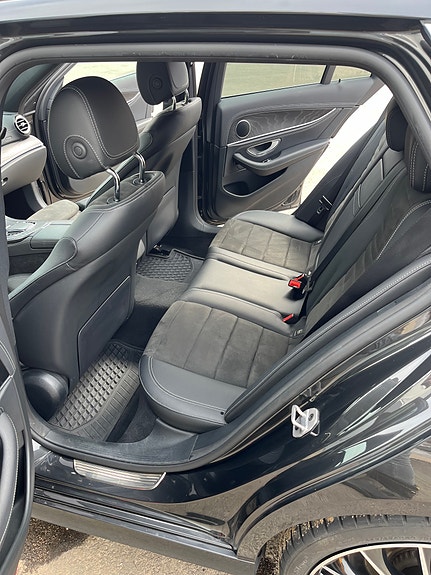Mercedes-Benz E220 4 of 7
