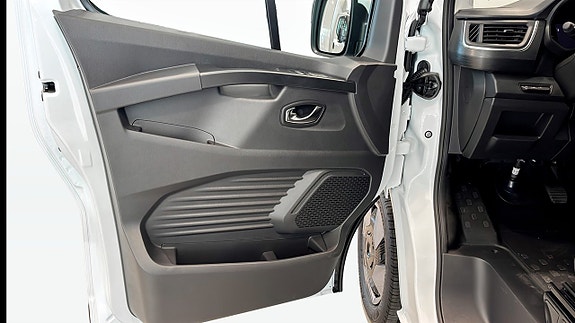 Renault Trafic 11 of 12