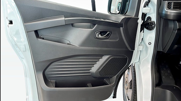 Renault Trafic 11 of 12