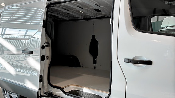 Renault Trafic 5 of 12