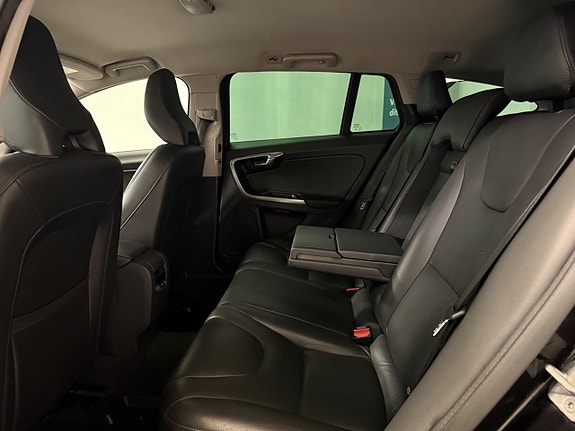 Volvo V60 Cross Country 14 of 30
