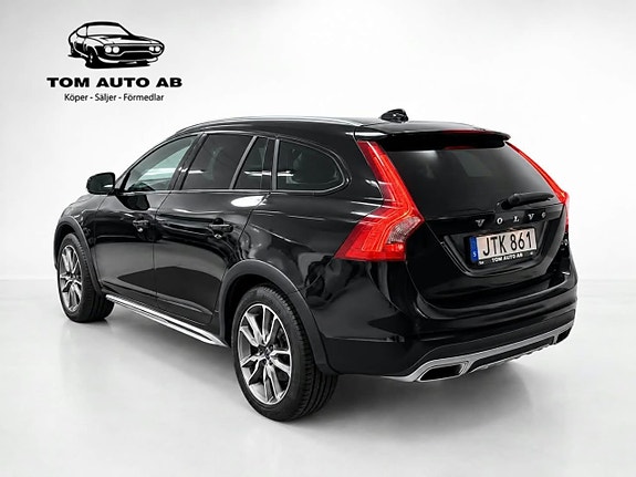 Volvo V60 Cross Country 4 of 30