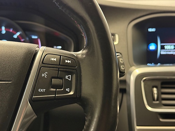Volvo V60 Cross Country 21 of 30