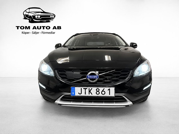 Volvo V60 Cross Country 2 of 30