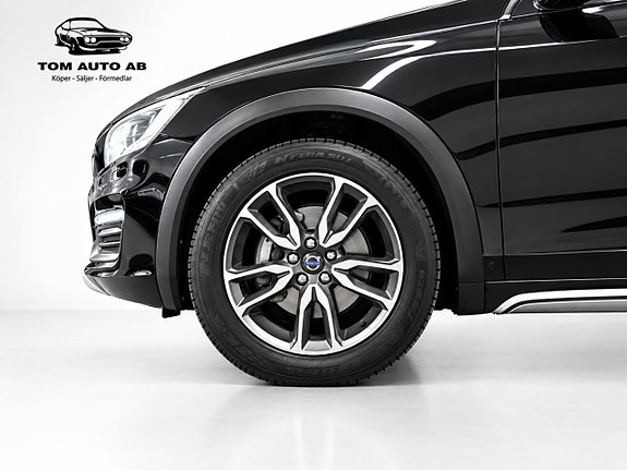 Volvo V60 Cross Country 3 of 30