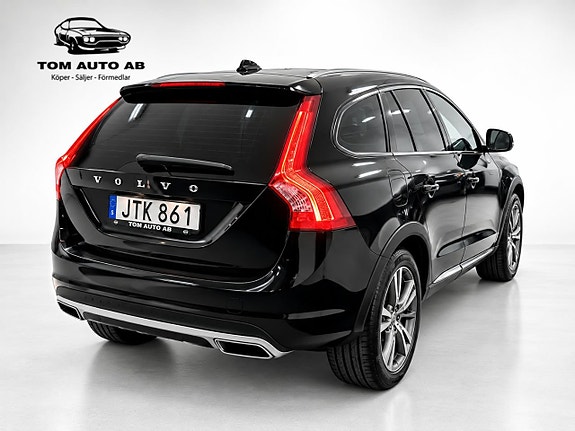 Volvo V60 Cross Country 8 of 30