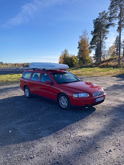 Volvo V70 3 of 7
