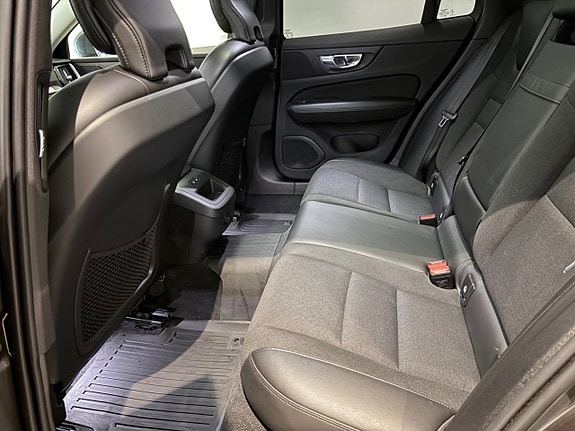Volvo V60 Cross Country 11 of 25