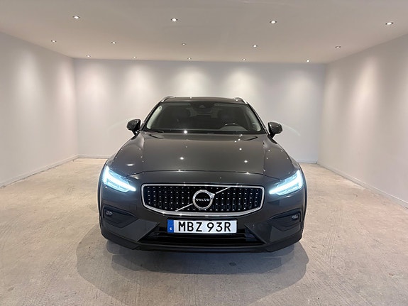 Volvo V60 Cross Country 2 of 25