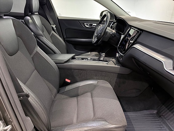Volvo V60 Cross Country 10 of 25