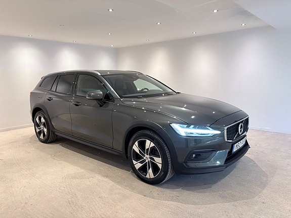 Volvo V60 Cross Country 3 of 25